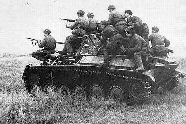 Vista 12 de T-70