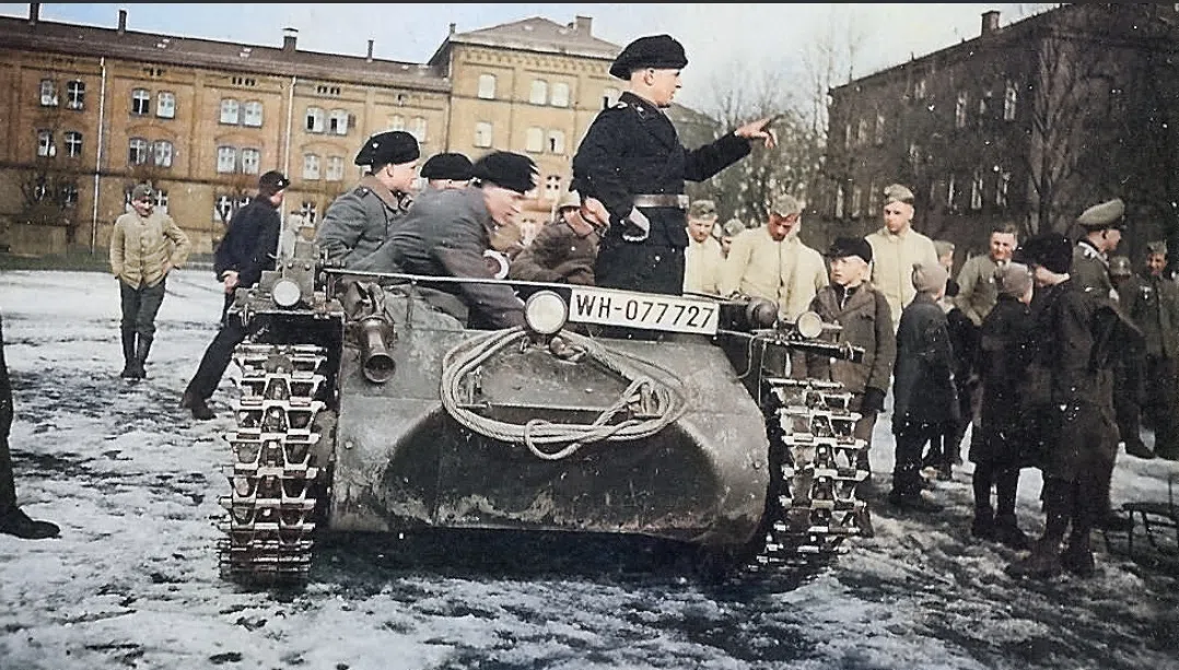 Vista 18 de Panzer I Ausf. A BREDA