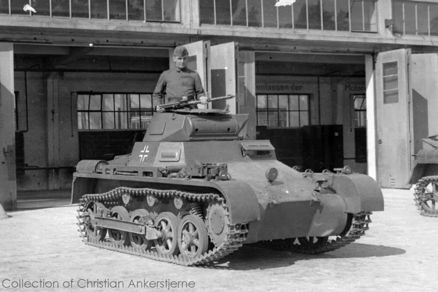 Vista 21 de Panzer I Ausf. A BREDA