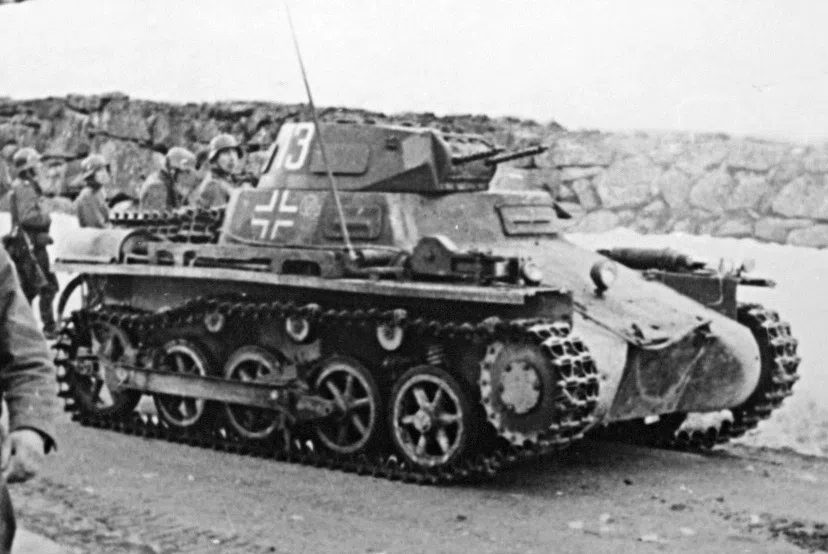 Vista 22 de Panzer I Ausf. A BREDA